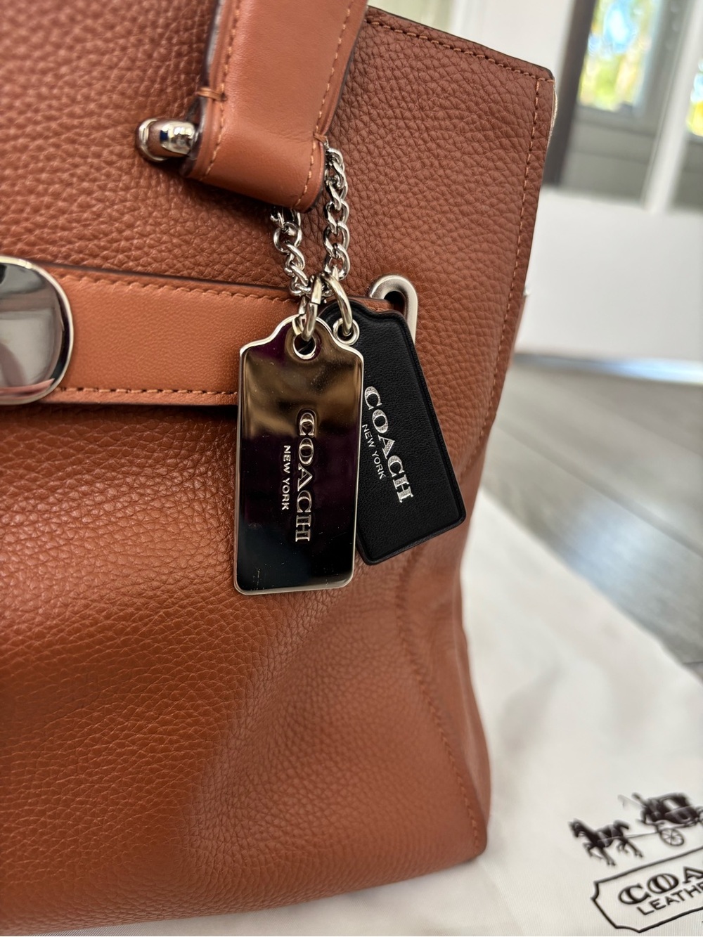 Coach Swagger bag in brown in GORGEOUS condition. Comes w branded dustbag. - Picture 2 of 12
